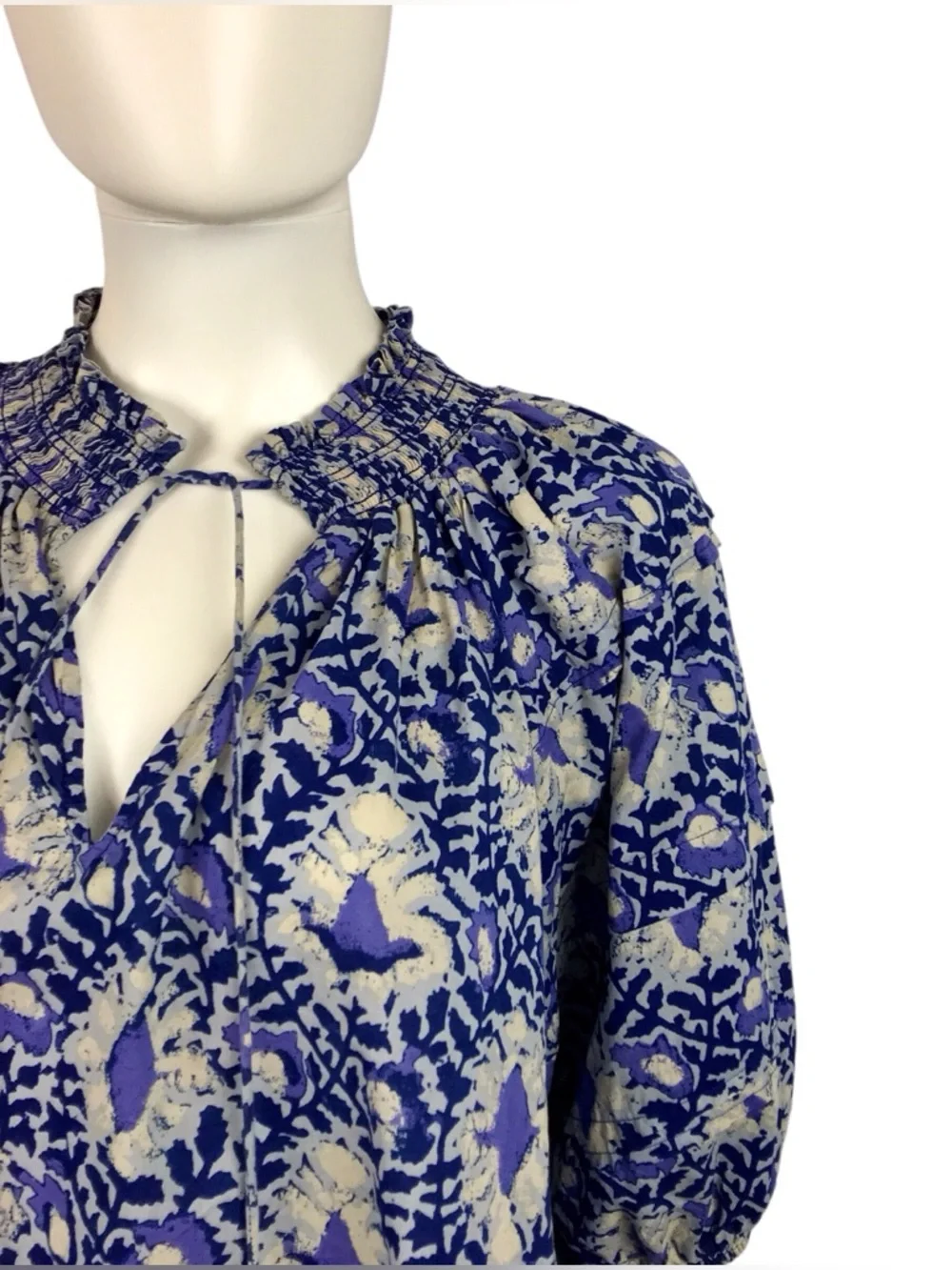 Free Peo­ple Blue & Grey Floral Blouse Relaxed Flowy
